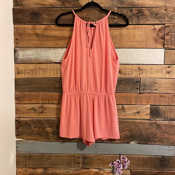 NWOT Sweet Rain Halter Romper - Picture 2 of 4